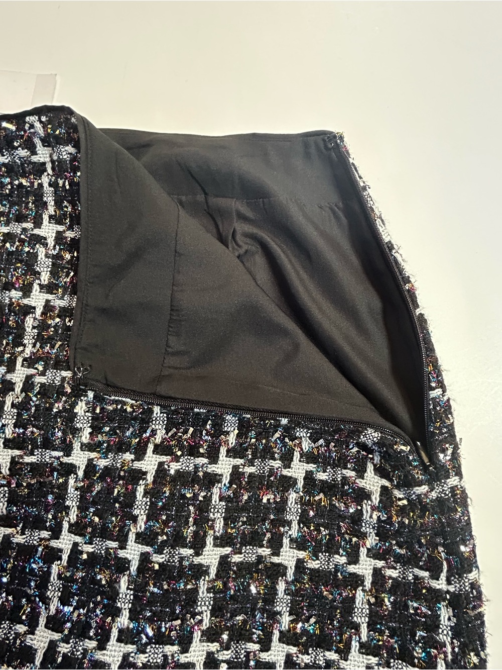 NWT LOFT Black White Shimmer Tweed Mini Shift Skirt Holiday Metallic Plaid sz 8 - Picture 5 of 9